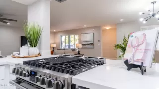 Photo #2: 6190720 Listing 