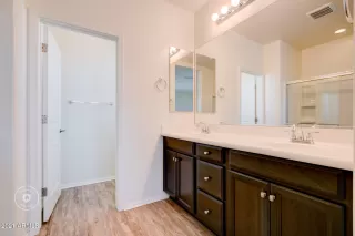 Photo #5: 6190969 Listing