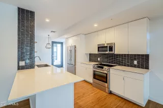 Photo #1: 6191540 Listing 