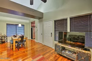 Photo #6: 6194126 Listing