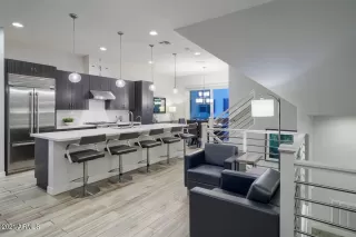 Photo #6: 6194289 Listing