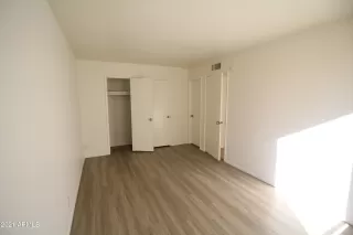 Photo #6: 6194457 Listing