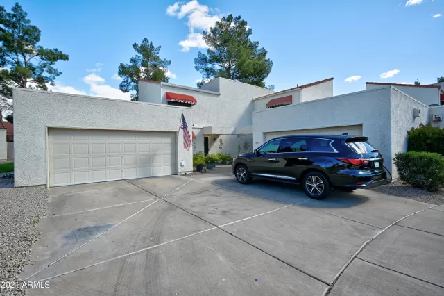 MLS: 6194636 Condo For Sale