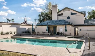 Photo #5: 6196449 Listing