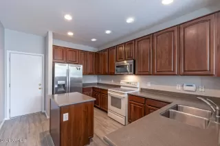 Photo #2: 6197369 Listing