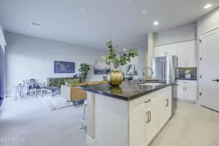 Photo #5: 6198951 Listing