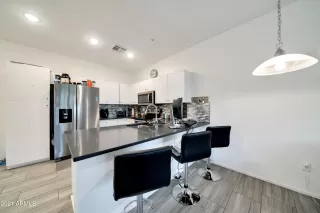 Photo #5: 6199157 Listing