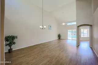 Photo #5: 6199390 Listing