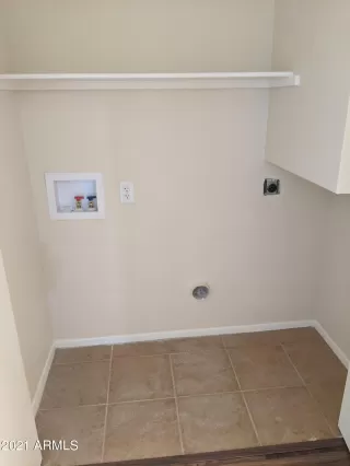 Photo #5: 6199520 Listing