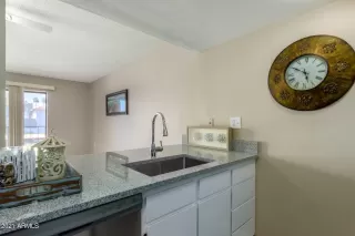 Photo #5: 6199901 Listing