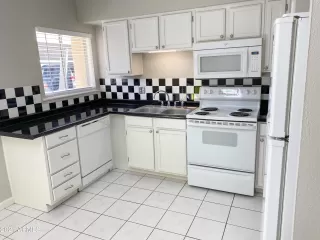 Photo #5: 6199942 Listing 