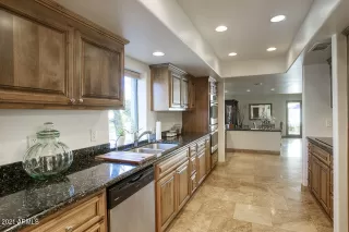 Photo #5: 6199950 Listing 