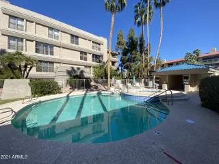 Photo #4: 6200000 Listing