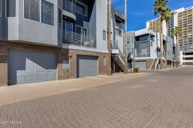 MLS: 6201232 Condo For Sale