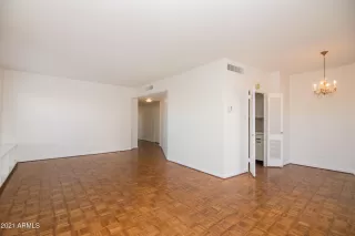 Photo #4: 6201285 Listing