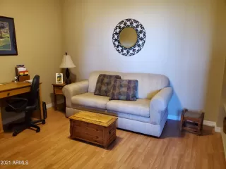 Photo #5: 6201606 Listing