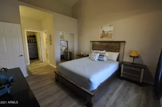 Photo #4: 6202200 Listing