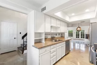 Photo #5: 6202403 Listing 