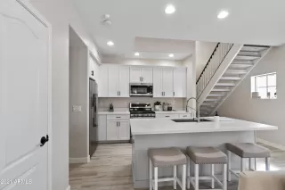 Photo #6: 6202617 Listing