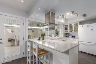 Photo #6: 6202807 Listing