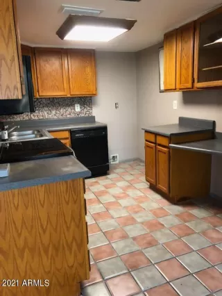 Photo #6: 6204519 Listing