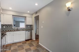 Photo #5: 6204523 Listing