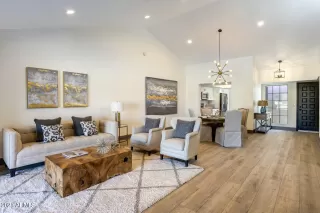 Photo #5: 6205704 Listing