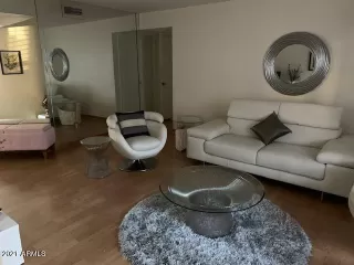 Photo #4: 6206000 Listing