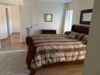 Photo #5: 6206000 Listing