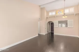 Photo #5: 6207131 Listing