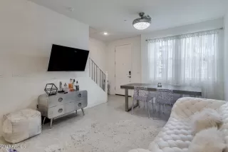 Photo #4: 6207891 Listing