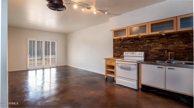 MLS: 6208544 Condo For Sale