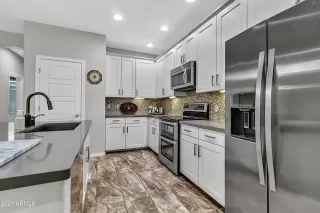 Photo #5: 6208557 Listing