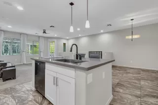 Photo #6: 6208557 Listing