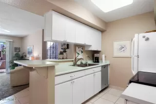 Photo #6: 6208646 Listing