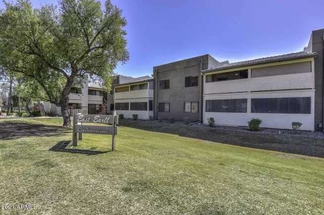 MLS: 6209552 Condo For Sale