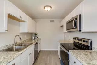 Photo #6: 6209662 Listing