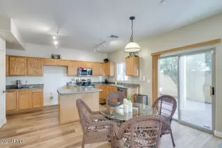 Photo #5: 6210444 Listing