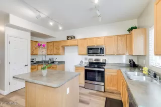 Photo #6: 6210444 Listing