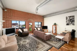 Photo #2: 6211330 Listing