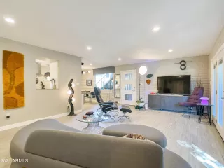 Photo #3: 6211826 Listing