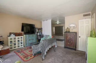 Photo #4: 6211917 Listing