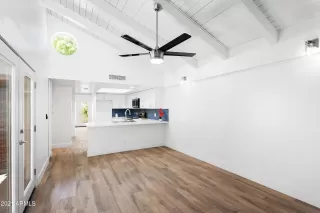 Photo #5: 6212002 Listing