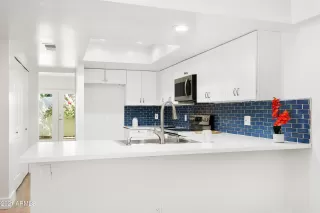 Photo #6: 6212002 Listing