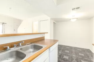 Photo #5: 6212058 Listing