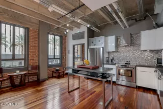 Photo #2: 6213076 Listing