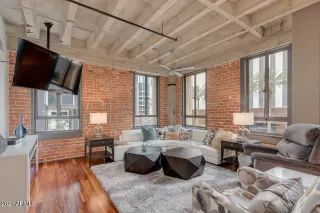 Photo #3: 6213076 Listing