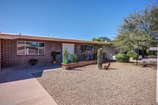 More Details about MLS # 6213245 : 3715 E GLENROSA AVENUE