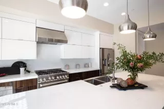 Photo #6: 6214073 Listing