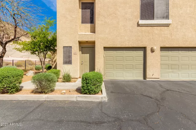 MLS: 6214918 Condo For Sale